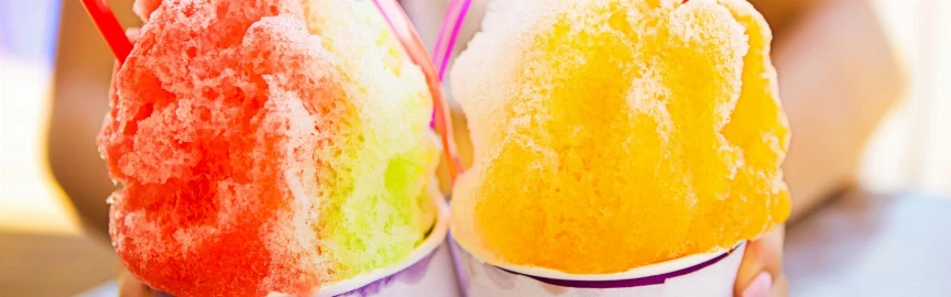Delicias de Gola de Hielo. El Favorito Tratamiento Callejero de Verano de Mumbai.