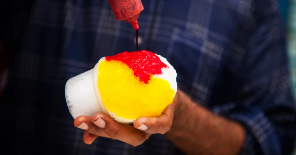 Kegembiraan Ais Gola. Hidangan Jalanan Musim Panas Kegemaran Mumbai